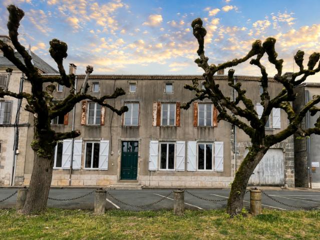 Grande maison de ville dans le centre de Couhé