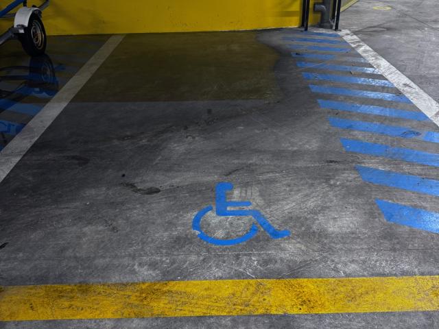 Grand parking sécurisé Antibes les Pins