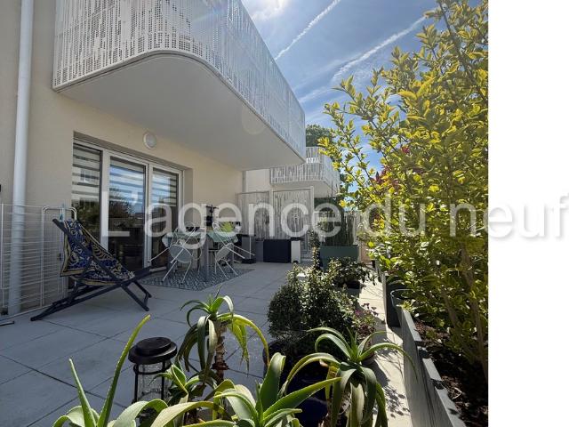 Grand séjour et terrasse