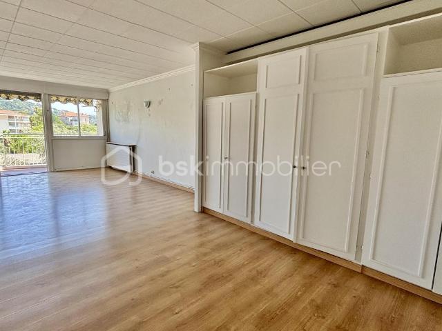 Grand studio/2P 49 m² avec balcon – Résidence seniors