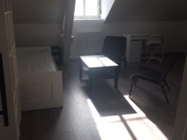 Grand studio 27 m2 refait à neuf Belfort Centre