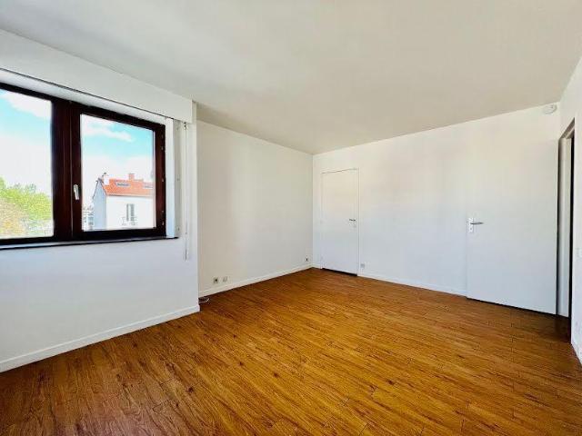 Grand studio 27m2 à Courbevoie
