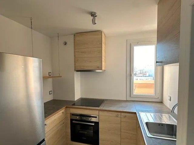 Grand studio 28m² et terrasse sans vis à vis 20m²