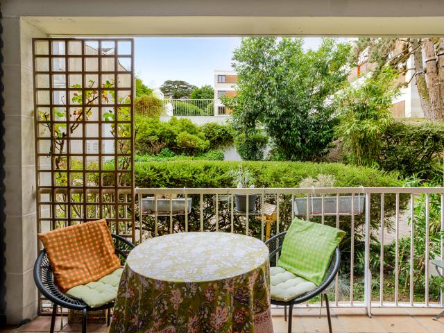 Grand studio 31 m2 avec balcon au calme