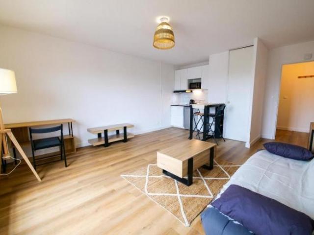 Grand studio 31 m2 Saint Simon / Chapitre meublé