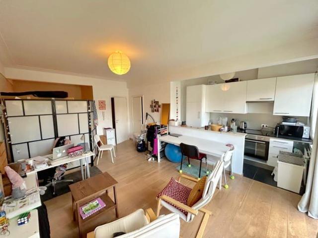 Grand studio +/ 45 m2 + terrasse au calme à prox CEE