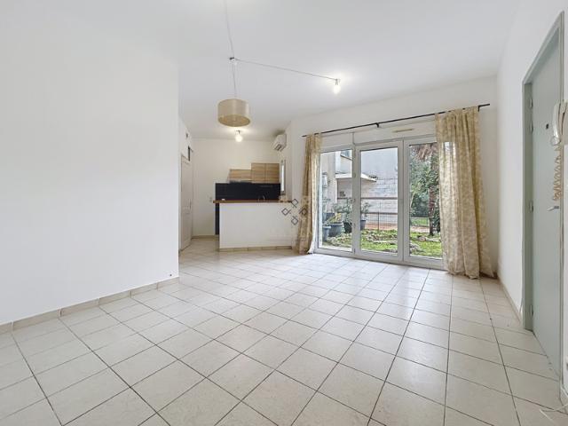 GRAND STUDIO CLIMATISÉ 40 m2 PROCHE CENTRE