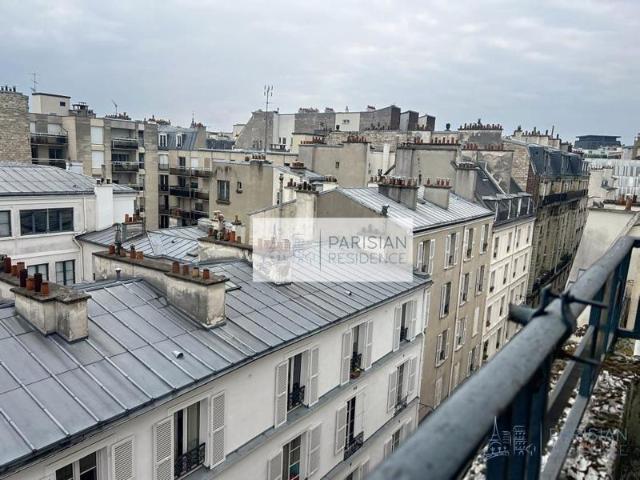 grand studio à rénover sans vis à vis