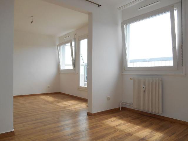 Grand studio avec un parking – Neudorf / Rue Saint Erhard