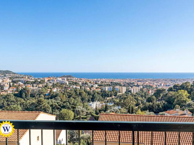 GRAND STUDIO AVEC VUE PANORAMIQUE, TERRASSE ET GARAGE
