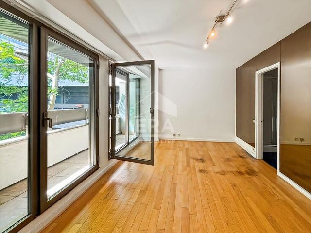 Grand studio avenue Foch avec balcon