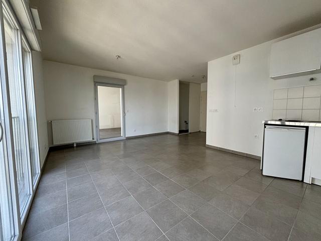 Grand Studio Balcon Garage fermé