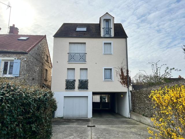 GRAND STUDIO DE 27.59 M2 AVEC CHAMBRE MANSARDEE LARDY