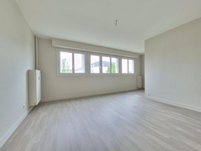 Grand studio de 35 m² refait à neuf avec belle pièce à vivre