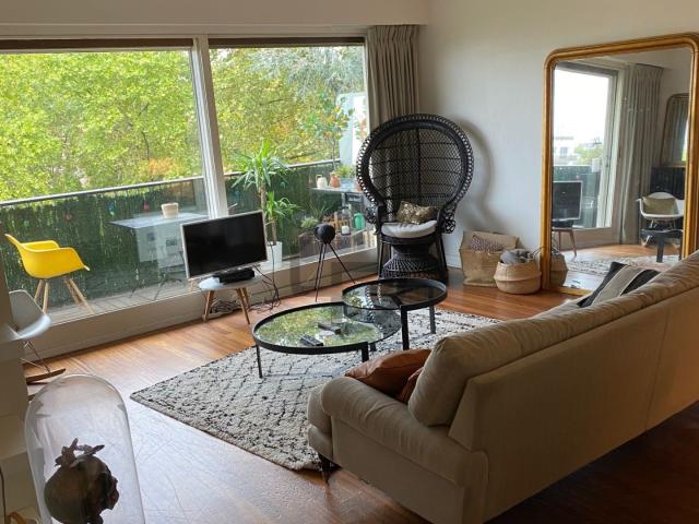 GRAND STUDIO DE 46 M2 AVEC LARGE BALCON DE PLUS DE 10 M2