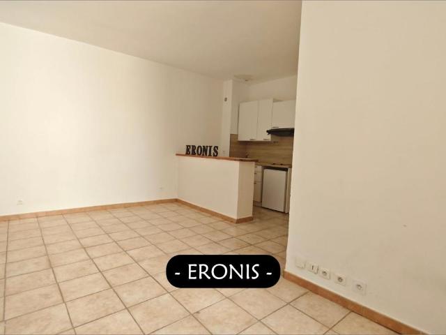 Grand studio en centre ville de Nîmes proche DAUDET et VAUBAN