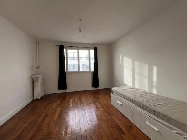 GRAND STUDIO JAURES METROS 4 et 13 TOUS COMMERCES