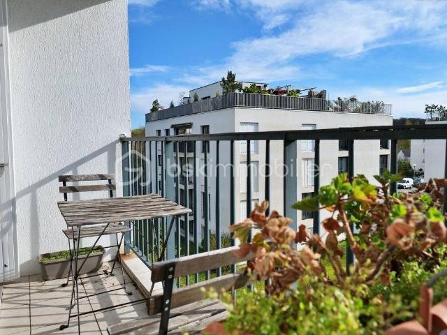 Grand studio lumineux avec balcon, cave et ascenseur