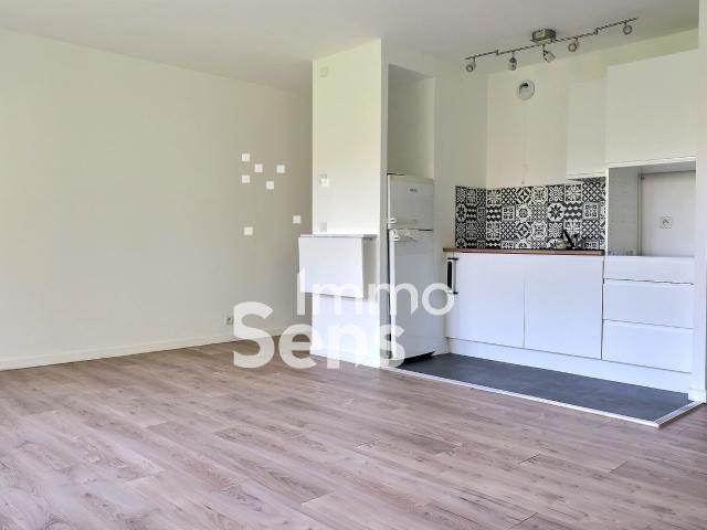 GRAND STUDIO LUMINEUX DANS UN SECTEUR CALME VILLENEUVE D'ASCQ