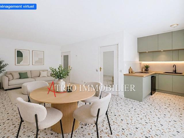 Grand studio lumineux de 30m² en étage avec terrasse dans le q