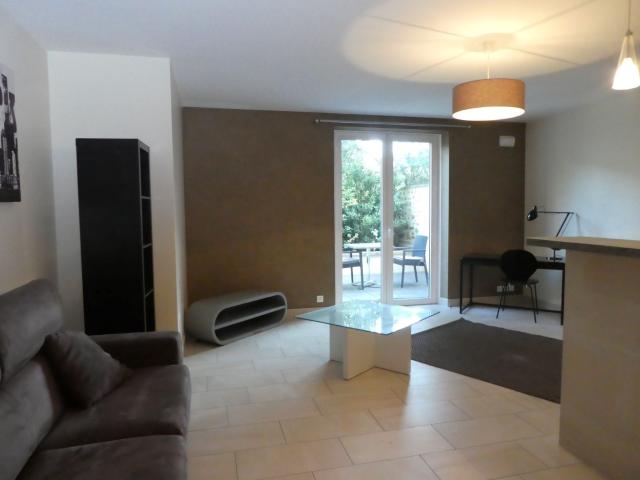 Grand studio meublé avec terrasse