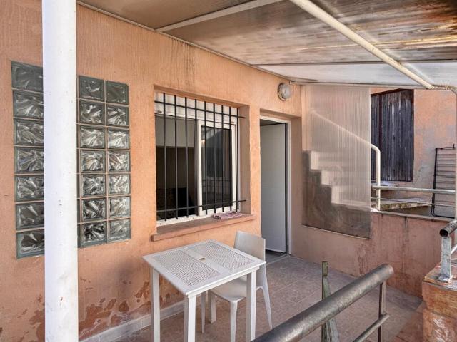 Grand Studio meublé avec terrasse Timone 705 Eur