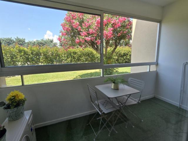 Grand studio meublé de 30 m² avec terrasse sur jardin – parkings privé Bail étudiant ou mobilité