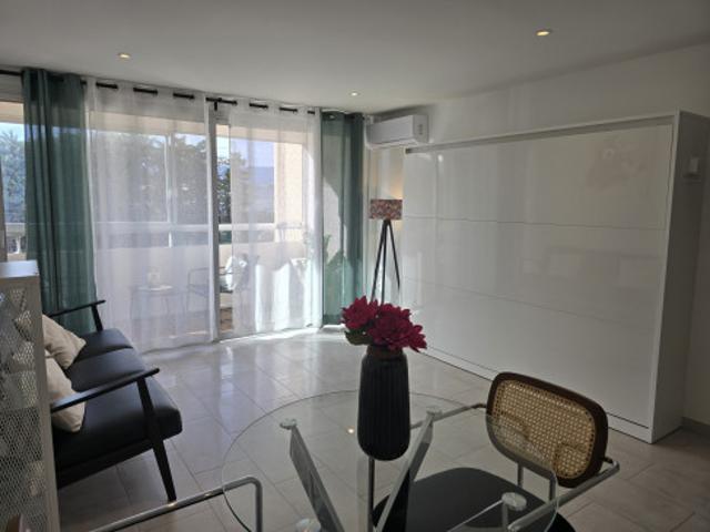 Grand studio meublé de 30 m² avec terrasse sur jardin – parkings privé Bail étudiant ou mobilité