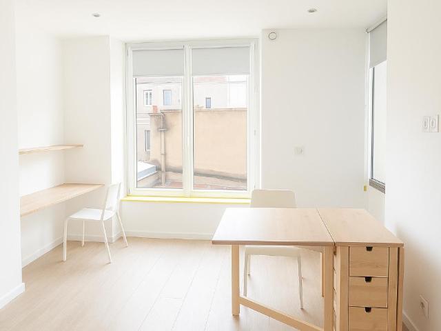 Grand studio meublé de 30 m² – Place Carnot, Saint Étienne