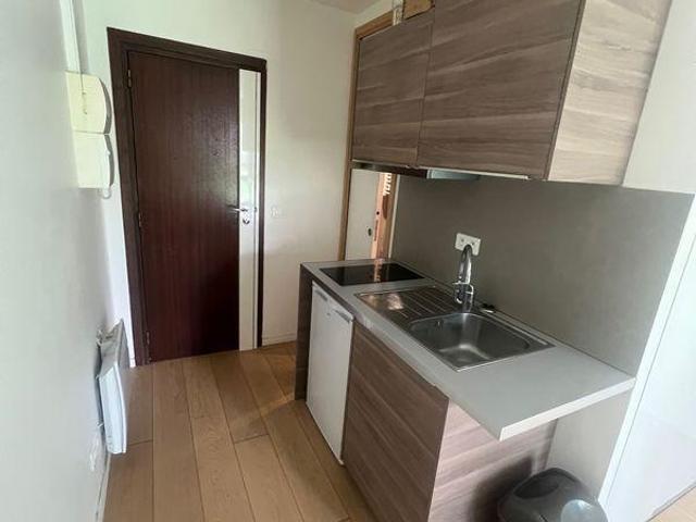 Grand studio meublé et entièrement rénové 19m²