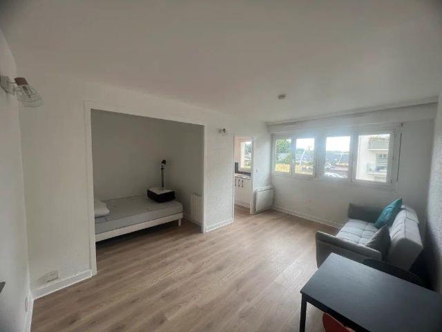 Grand studio meublé et rénové 32m² Jules Vernes