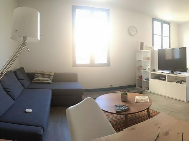 Grand studio meublé et rénové en plein coeur historique d'Aix en