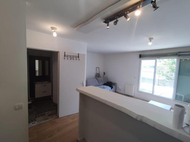 Grand studio meublé résidence sécurisée