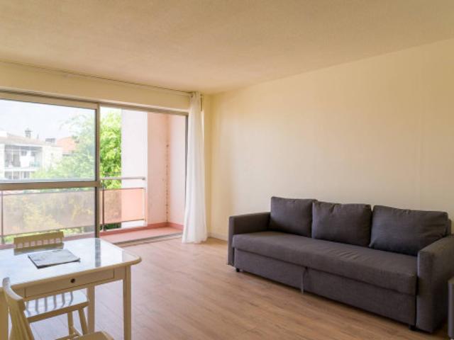 Grand STUDIO meublé 2e