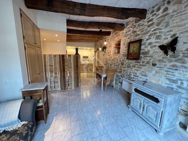 Grand studio meublé 35 m2 Cavillargues Electricité incluse dans le loyer