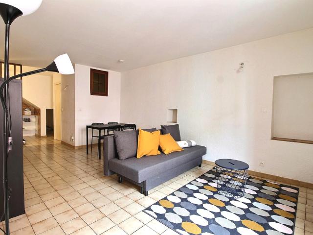 Grand studio meublé