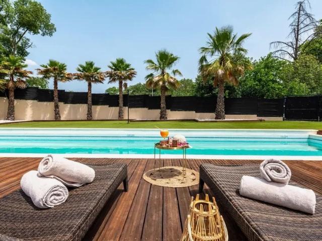 Grand Studio Sans bail commercial avec terrasse vue GOLF