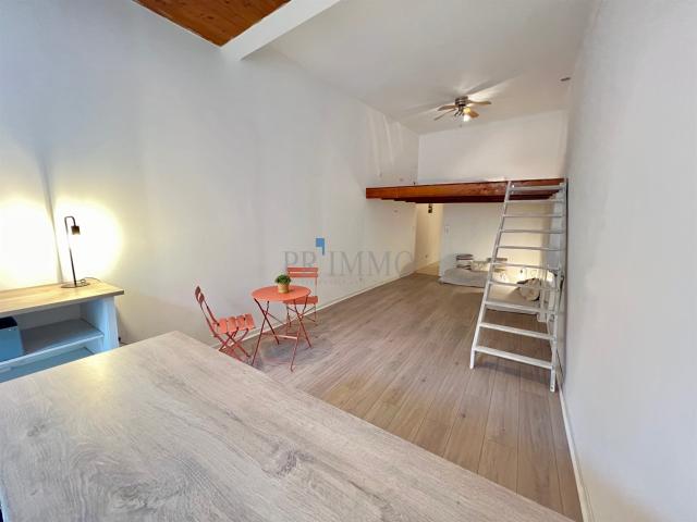 Grand studio plus mezzanine à vendre Fréjus Centre Historiqu. 31m² Fréjus