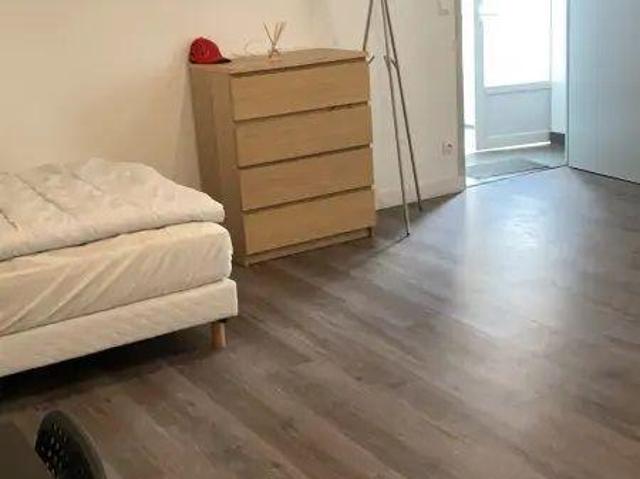 Grand studio récent, idéal pour étudiant