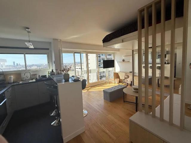 Grand studio rénové avec vue panoramique sur Paris