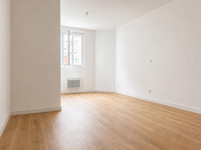 Grand studio rénové 28m2 Gare Saint Jean