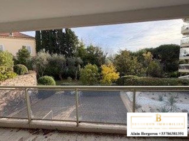 grand studio vue sur jardin PISCINE