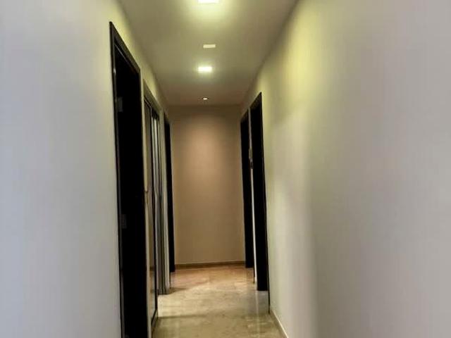 Grandeur 8 D20, Condominium