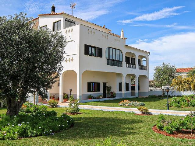 Grande casa T8 +2 em Benfarras, Quarteira 208m² Quarteira
