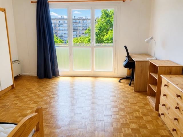 Grande chambre 17m2 colocation Rennes Villejean