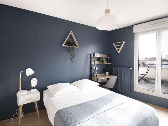 Grande chambre avec accès au balcon LY018