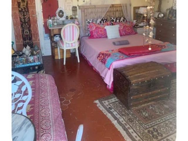 Grande chambre avec balcon filant