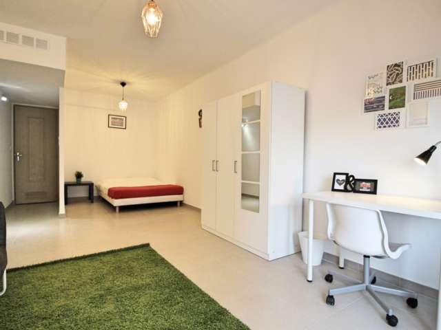 Grande chambre lumineuse 27m² MA1