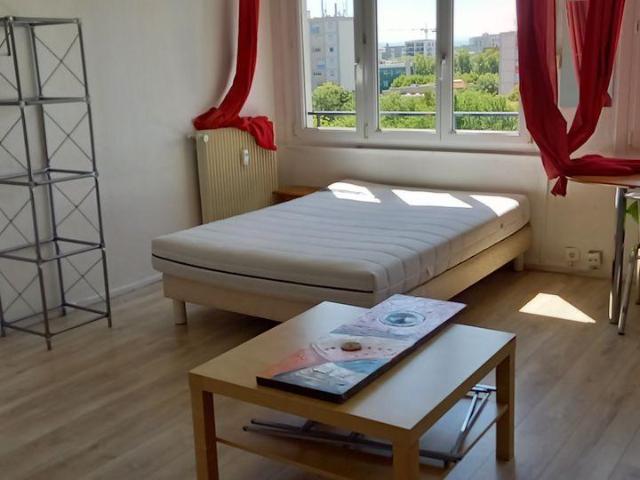Grande chambre meublée proche faculté Esplanade