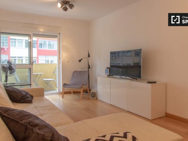 Grande apartamento de 1 quarto para alugar em Olaias, Lisboa